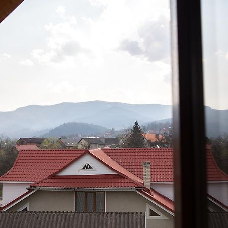 Hotel Happy Yaremche Exterior foto
