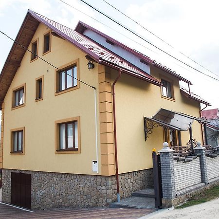 Hotel Happy Yaremche Exterior foto