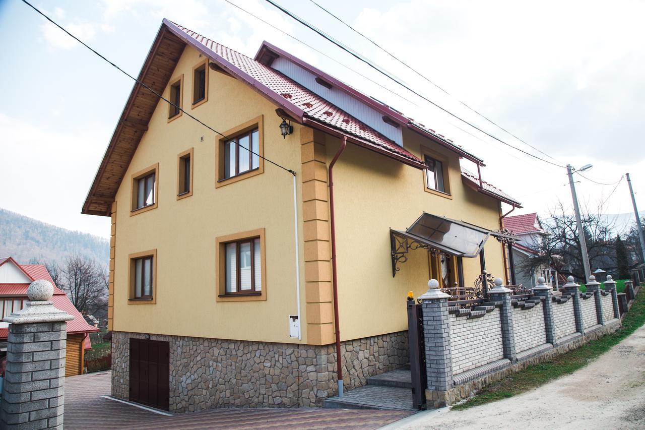 Hotel Happy Yaremche Exterior foto